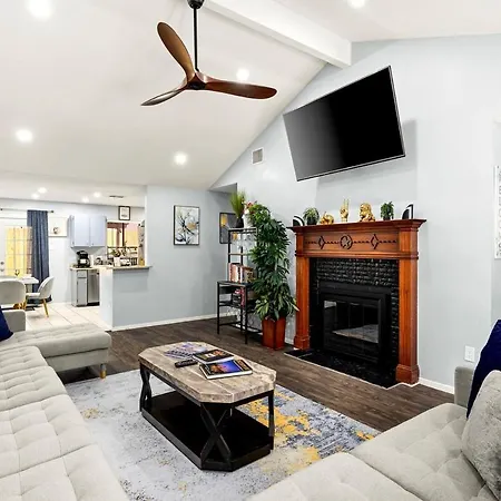 5Br Retreat With Game Room, Hot Tub & Big Yard - Sleeps 16 - 15 Min To Dt
